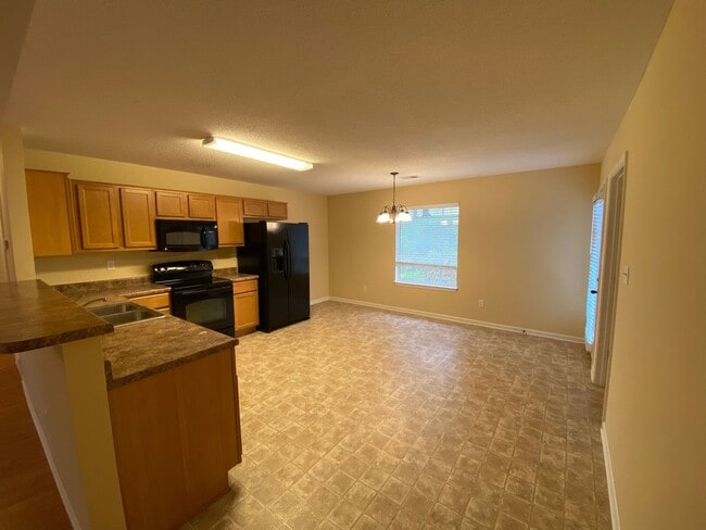 Foto del edificio - CUTE 3 BED 2 BATH HOME IN SPRING LAKE SUBDIVISION!!