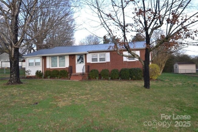 Foto del edificio - 2037 N Deal Ave