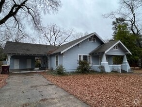 Building Photo - 402 Robins St