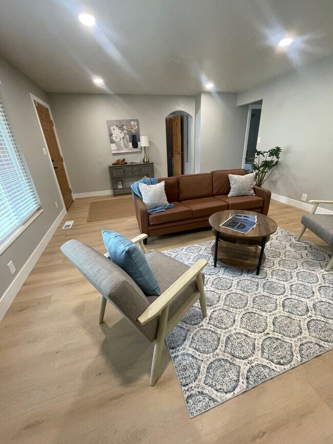 Foto del edificio - Spacious 5 Bedroom House in Salt Lake