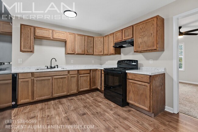 Foto del edificio - Charming Three Bedroom Home with Natural Privacy and Prime Location