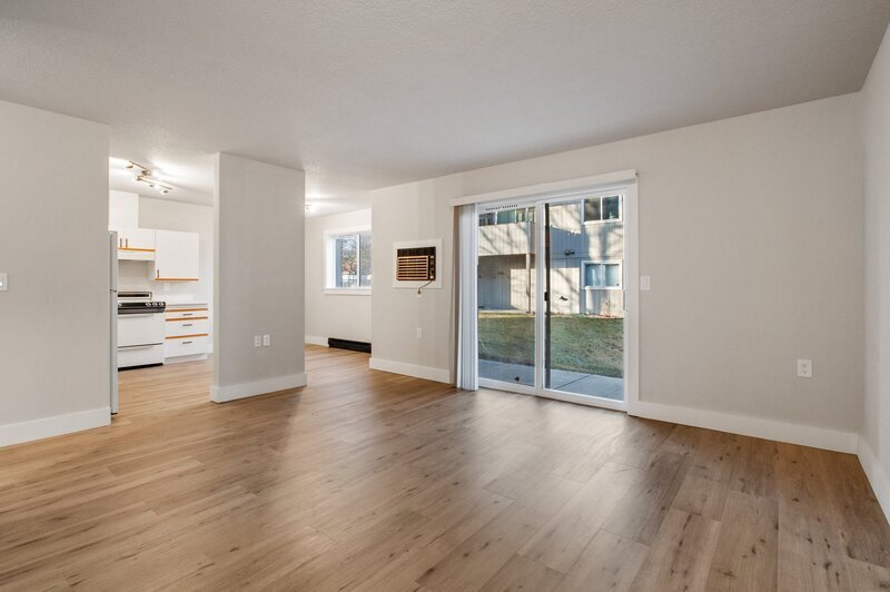 Foto principal - 10820 E 3rd Ave