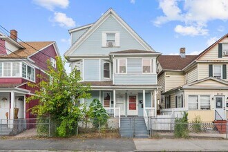 Building Photo - 565 Carroll Ave