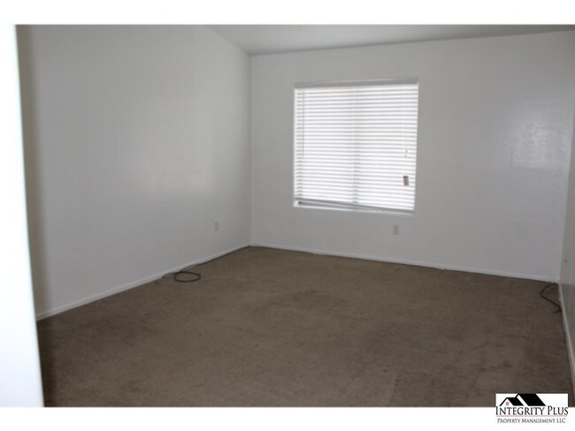 Building Photo - 4 bd 2 ba