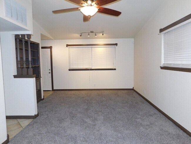 Foto del edificio - 4813 Woodview Dr