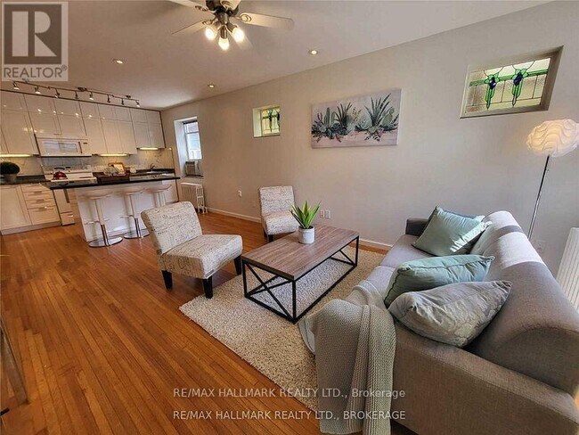 Photo du bâtiment - 8 Bonfield Ave