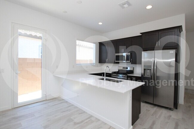 Foto del edificio - 17536 W Superior Ave