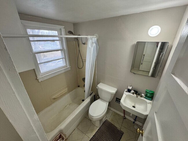 Foto del edificio - Pre-Leasing for 26/27 School Year