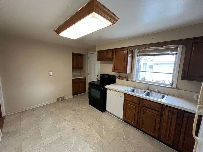 Building Photo - 20928 Littlestone Rd