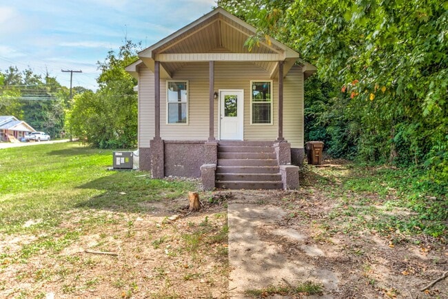 Knoxville 37914 - CHARMING 2 BEDROOM 1 BATH HOME WITH BONUS LOT! Contact Lisa Vineyard & Shannon ... - Knoxville 37914 - CHARMING 2 BEDROOM 1 BATH HOME WITH BONUS LOT! Contact Lisa Vineyard & Shannon ...