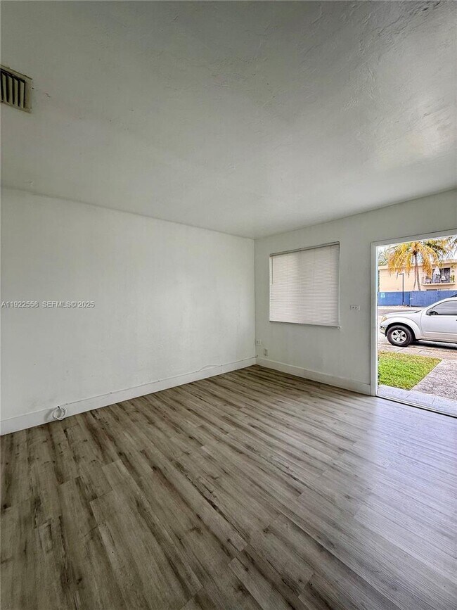 Foto del edificio - 5700 SW 4th St