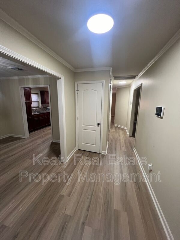 Building Photo - 1510 S Patout St