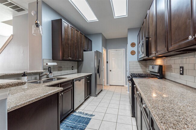 Foto del edificio - 336 Capella Oaks Ln