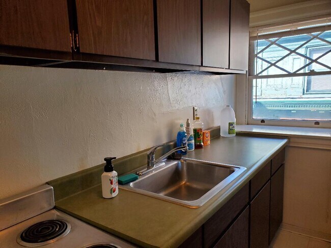 Kitchen - 935 N Negley Ave