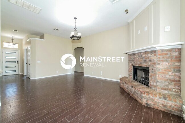 Foto del edificio - 3 Bedroom Pet-Friendly Home in Edmond, OK with Main Street Renewal