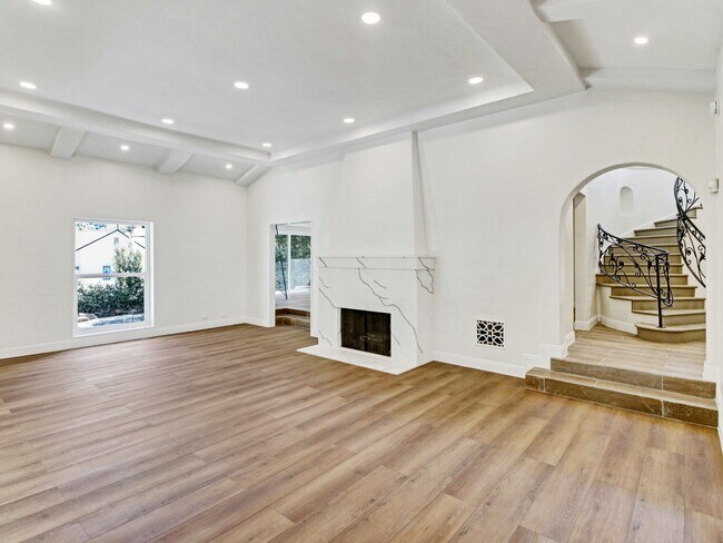 Photo - 10563 Lindbrook Dr (Los Angeles, CA) House