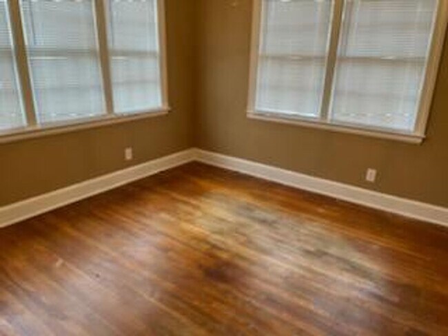 Building Photo - Under Repair