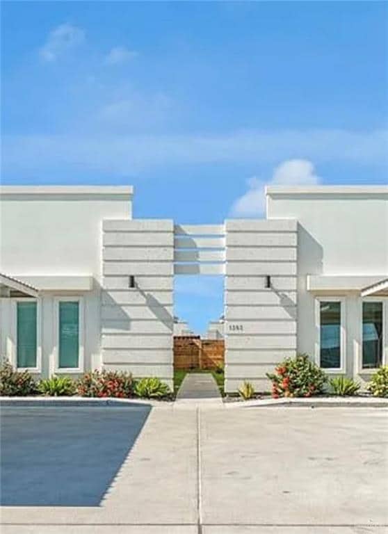 Building Photo - 10 Marcela Dr