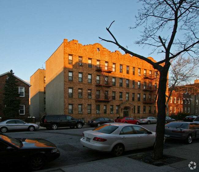 Building Photo - 92 E 53rd St