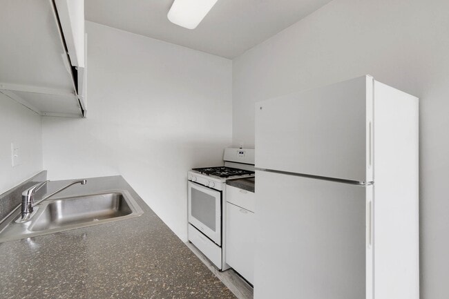 Building Photo - Monticello at Southern Towers