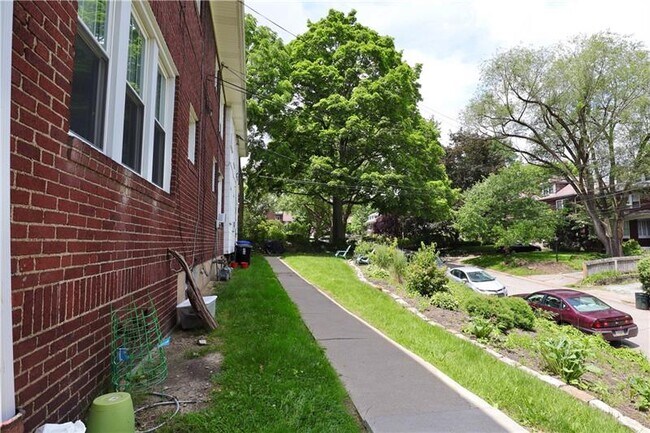 Building Photo - 202 S Braddock Ave