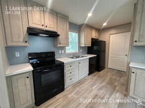 Building Photo - 1 Larkspur Dr