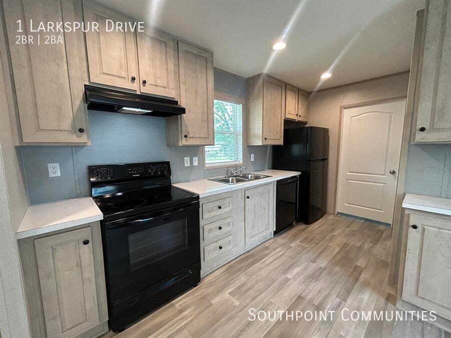 Primary Photo - 1 Larkspur Dr