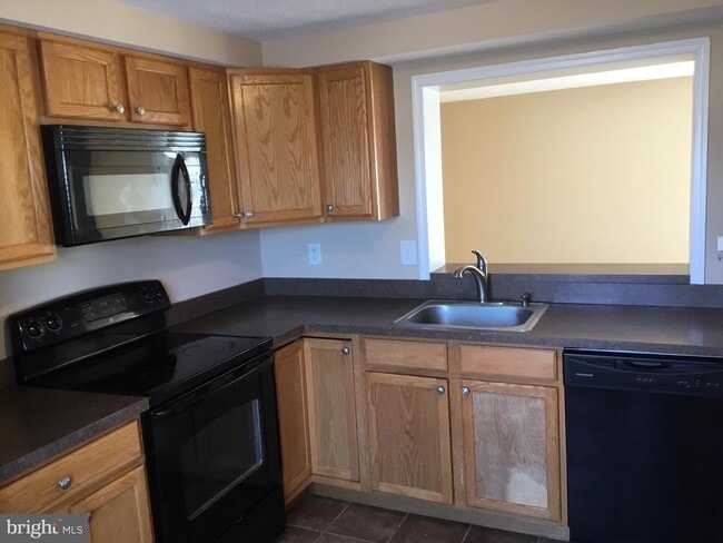 Building Photo - 523 Beebe Ct