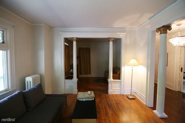 Foto del edificio - 372 W Grand Blvd