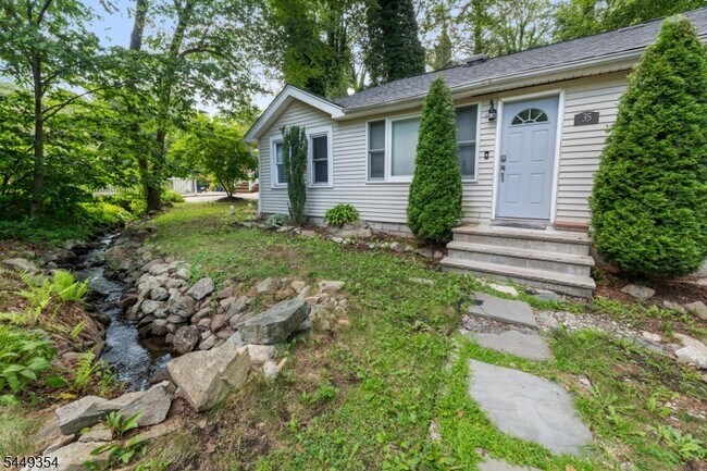 Building Photo - 35 Bayonne Dr