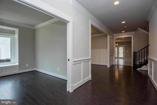 Building Photo - 6928 Regent Ln