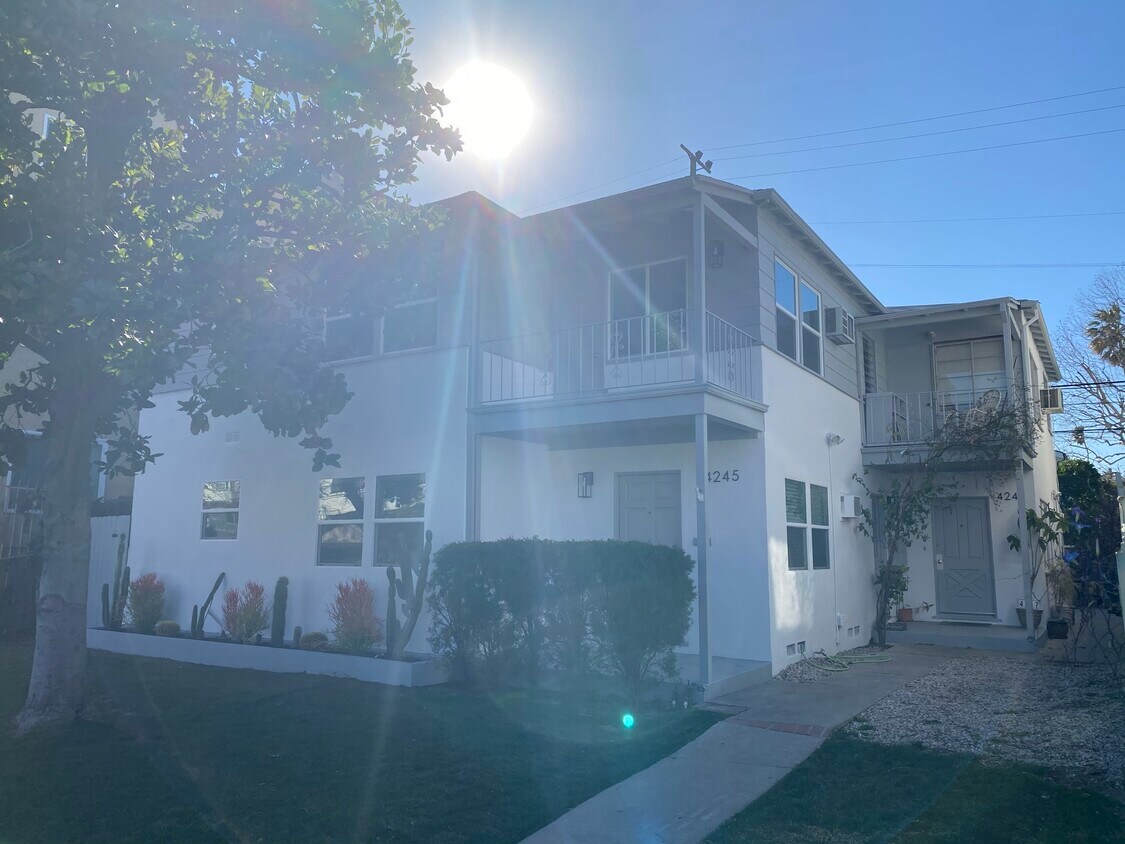 Primary Photo - 4245 Laurel Canyon Blvd