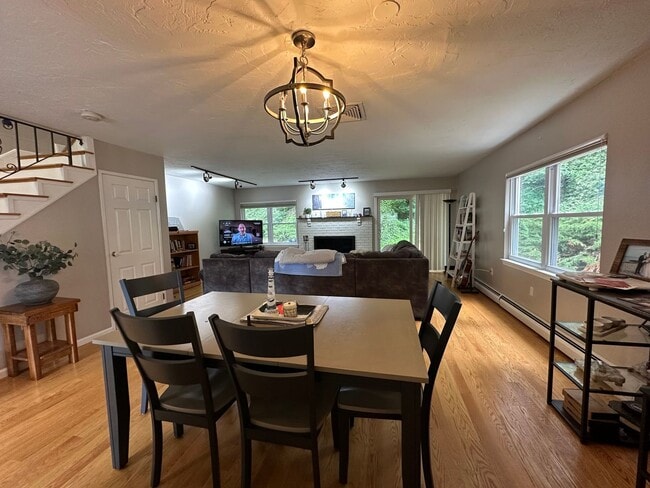 Building Photo - PRICE DROP + NO BROKER FEE....Townhouse, Central AC, 2 Parking Spots