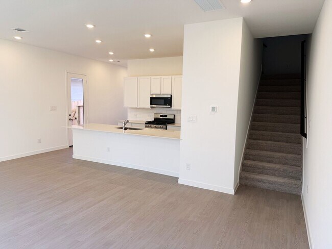 Foto del edificio - 2218 Via Vicky Rd