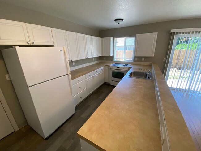 Building Photo - 4310 Sacramento Ct NE
