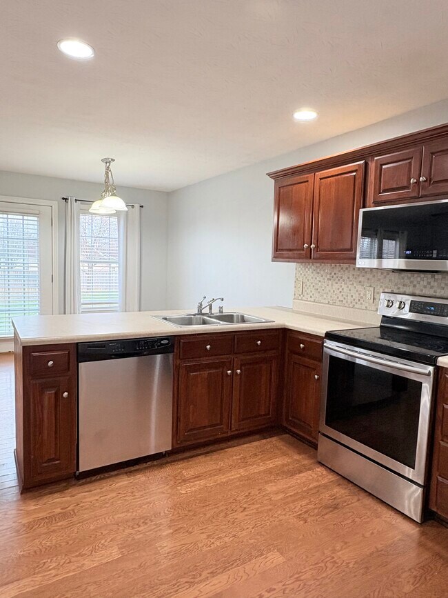 Building Photo - 567 Aries Ct