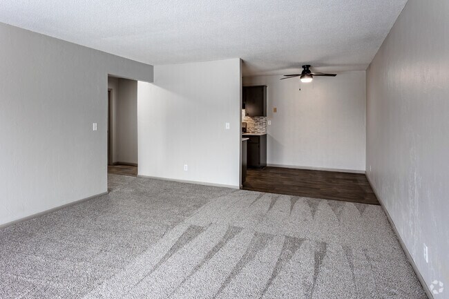 1BR, 1BA - 729SF - Living Room - Lakecrest Village (1 of 2)
