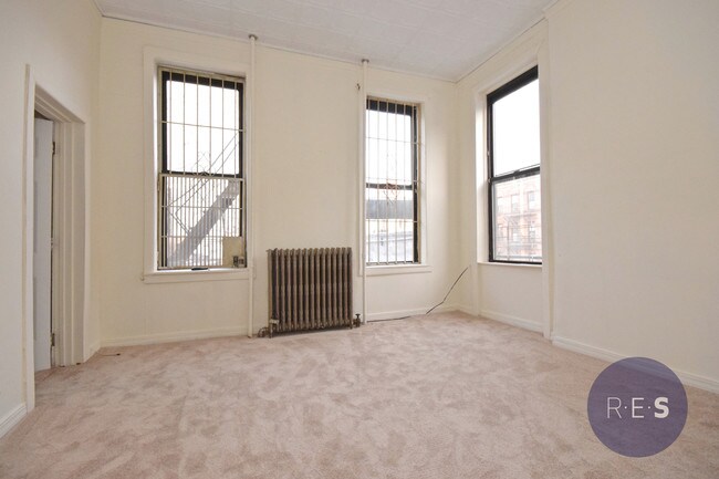 Building Photo - 210 7th Ave