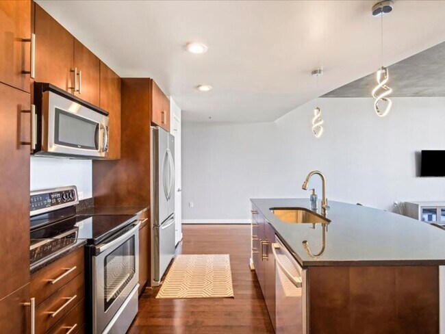 Foto del edificio - Luxury High Rise Condo Available 7/1/25