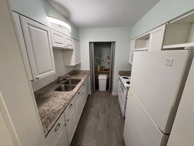 Building Photo - 209 Miracle Strip Pkwy