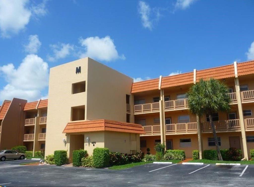 Primary Photo - 6870 Royal Palm Blvd