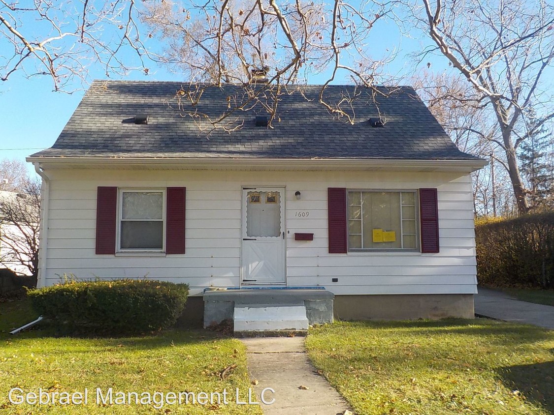 Primary Photo - 1609 Blackberry Ln