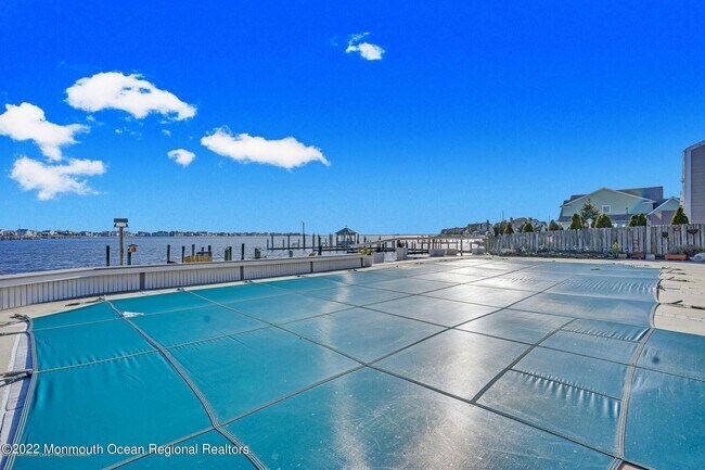 Foto del edificio - 323 Cove Dr