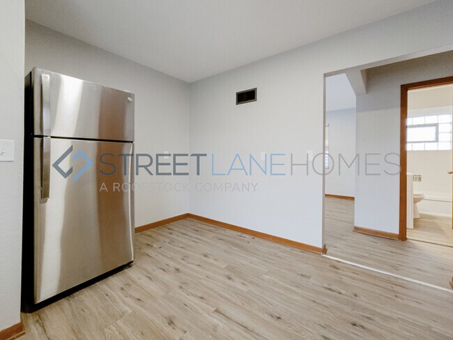 Foto del edificio - SIGN LEASE BY 2/28 AND GET $250 OFF FIRST ...