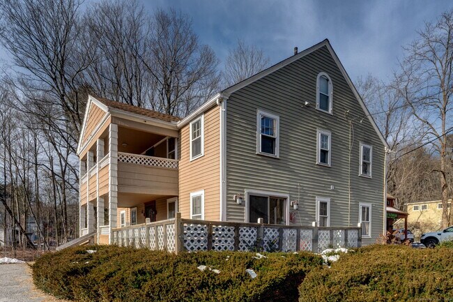 Foto del edificio - 2951 Winsted Rd