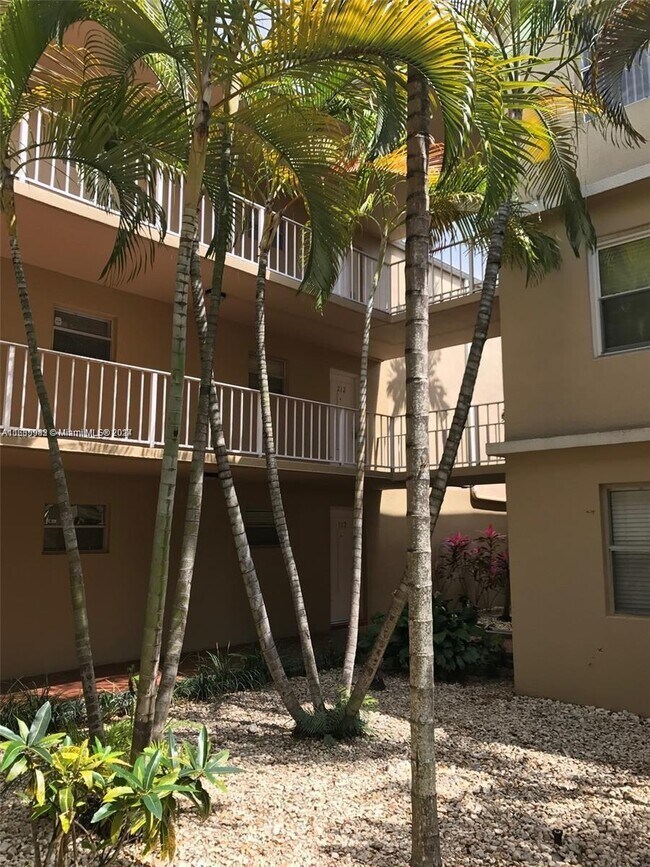 Foto del edificio - 4255 N University Dr