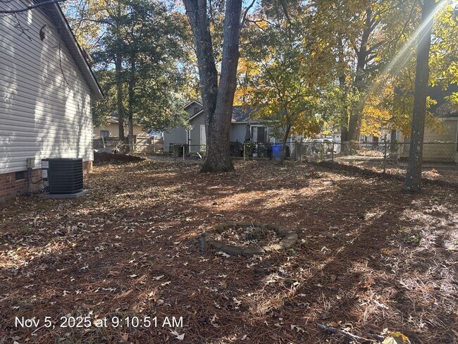 Foto del edificio - 7307 Bass Dr