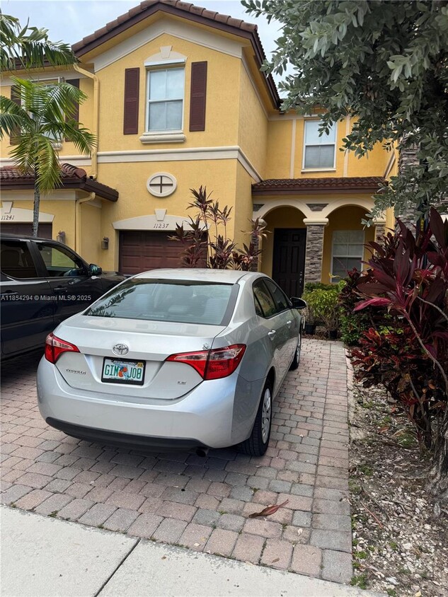 Foto principal - 11237 NW 87th St