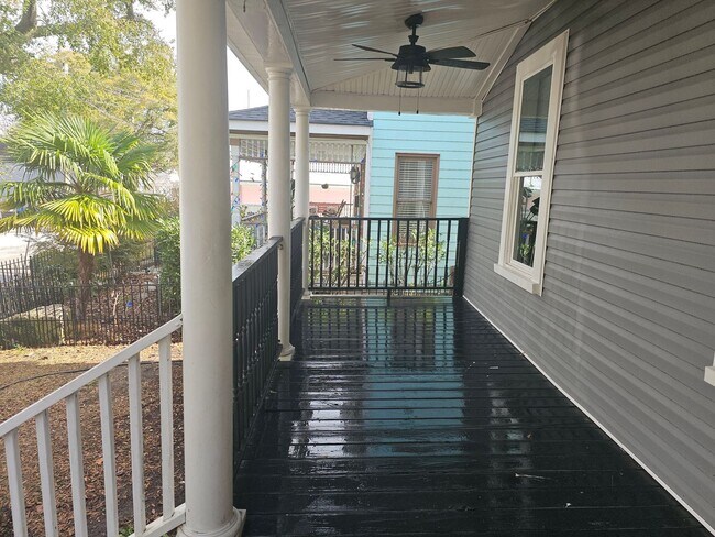 Building Photo - Historic Charm combined with Modern convenience 3 bedroom 2.5 bath spacious home
