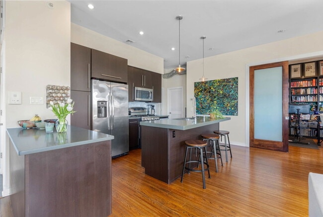 Photo - 1247 E Columbia Ave Apartment